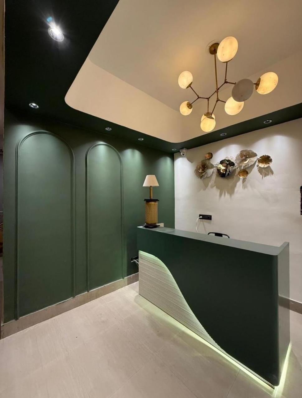 Divine Hotel Karnāl Zewnętrze zdjęcie