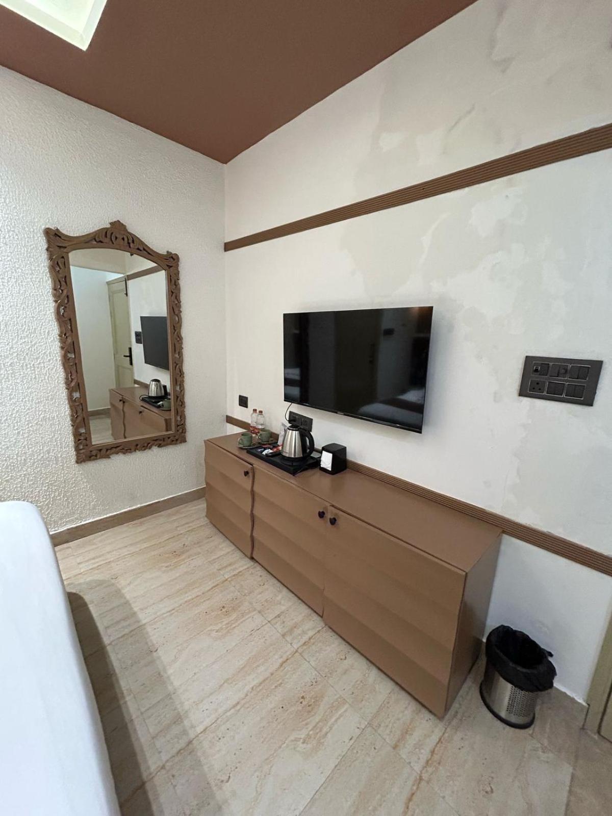 Divine Hotel Karnāl Zewnętrze zdjęcie