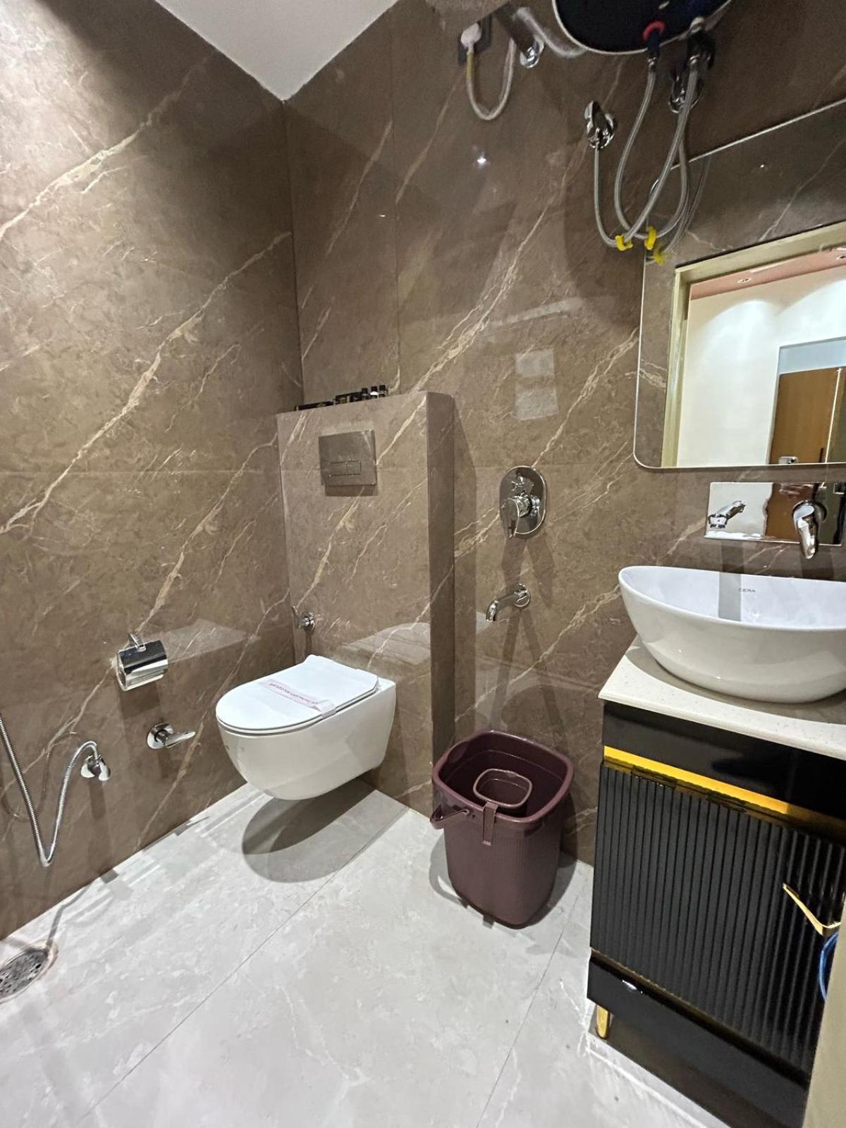 Divine Hotel Karnāl Zewnętrze zdjęcie