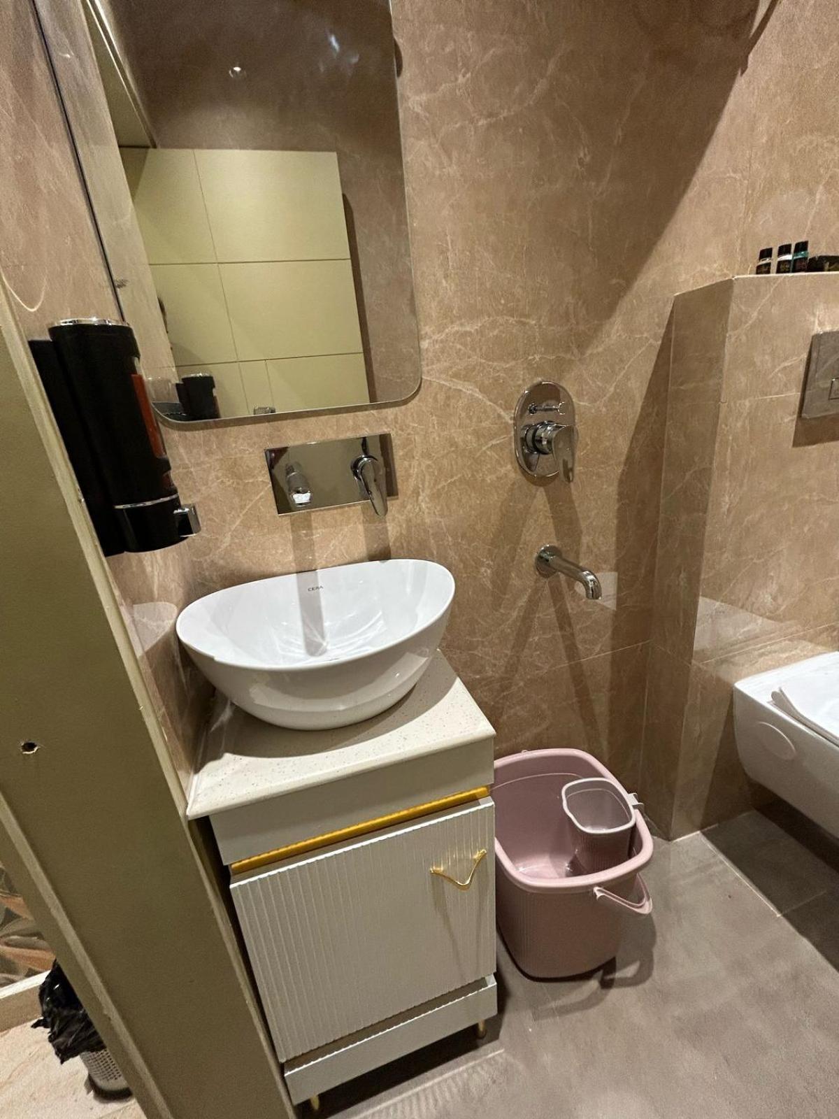 Divine Hotel Karnāl Zewnętrze zdjęcie