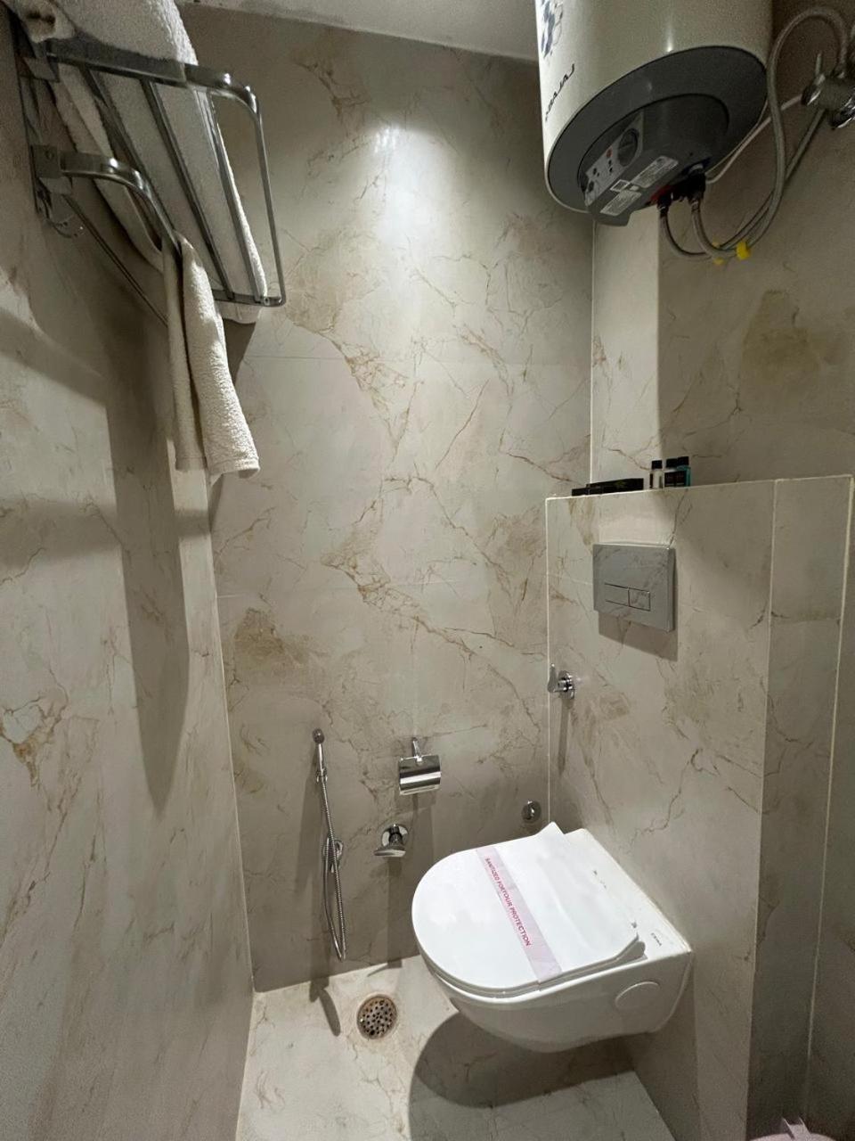 Divine Hotel Karnāl Zewnętrze zdjęcie