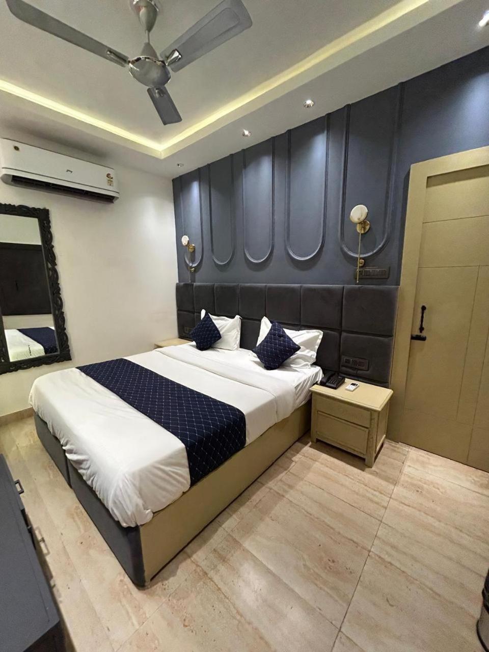 Divine Hotel Karnāl Zewnętrze zdjęcie