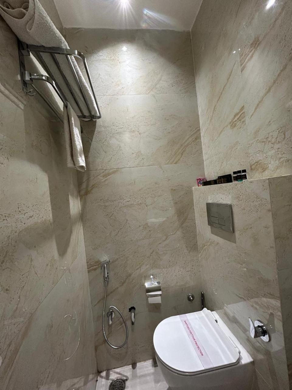 Divine Hotel Karnāl Zewnętrze zdjęcie