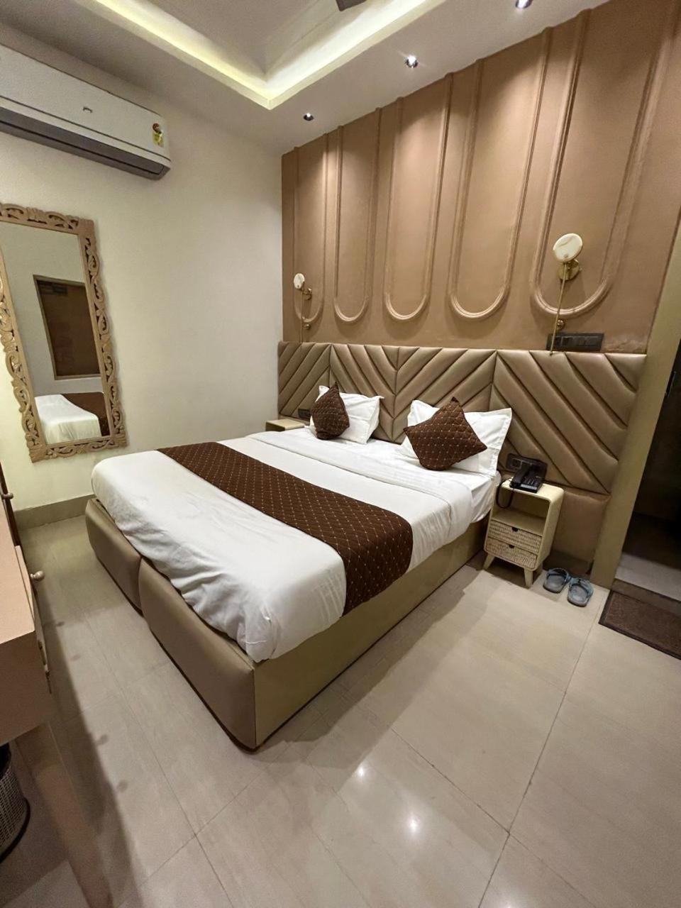 Divine Hotel Karnāl Zewnętrze zdjęcie